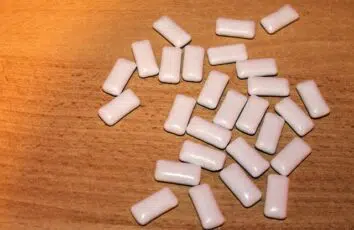 Czy gumy do żucia naprawdę wybielają zęby?