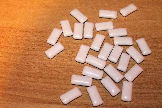 Czy gumy do żucia naprawdę wybielają zęby?