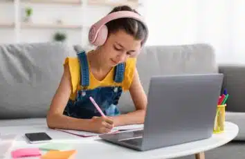 Dobre oceny w szkole - jak motywować dziecko do nauki?