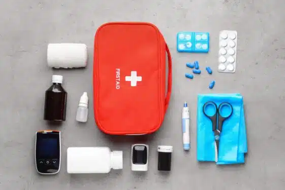 Bezpieczeństwo na wakacjach - co spakować do podróżnej apteczki